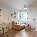Homeforguest Modern And New Beachfront Апартаменты