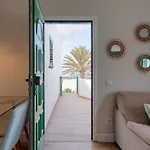 Homeforguest Modern And New Beachfront Апартаменты *