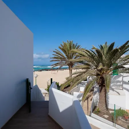 Homeforguest Modern And New Beachfront Apartment La Oliva