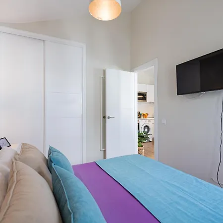 Apartment Homeforguest Modern And New Beachfront