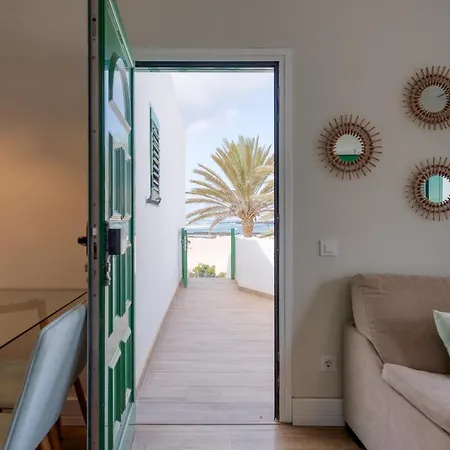 Homeforguest Modern And New Beachfront Apartment *