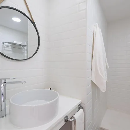 Apartmán Homeforguest Modern And New Beachfront *